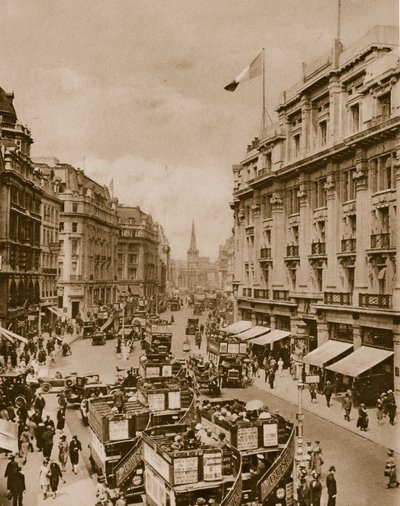 Parte superiore di Regents Street da English Photographer